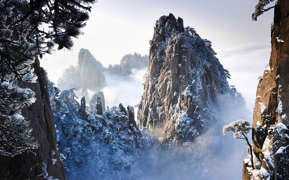 Photo of Hike in Heavenly Capital Mountain of China 2/9 by Huangshan Guide