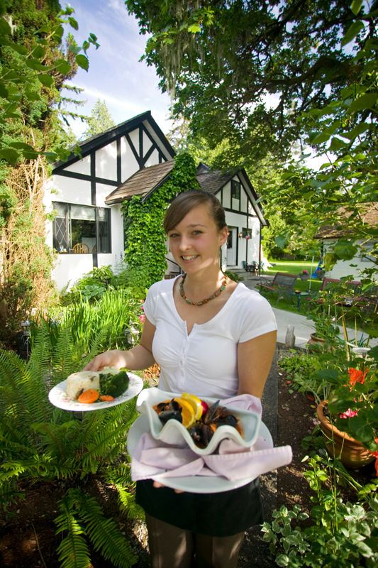 Photo of 10 Must-Try Dishes In Canada To Trace The Country's Culinary Contribution To The World 2/5 by Travel+Leisure India & South Asia