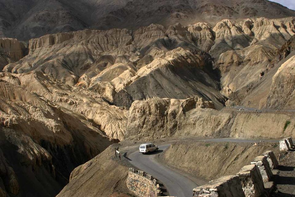 Photo of All You Need To Know About the Delhi To Leh Bus Service 3/11 by Le Voyageur