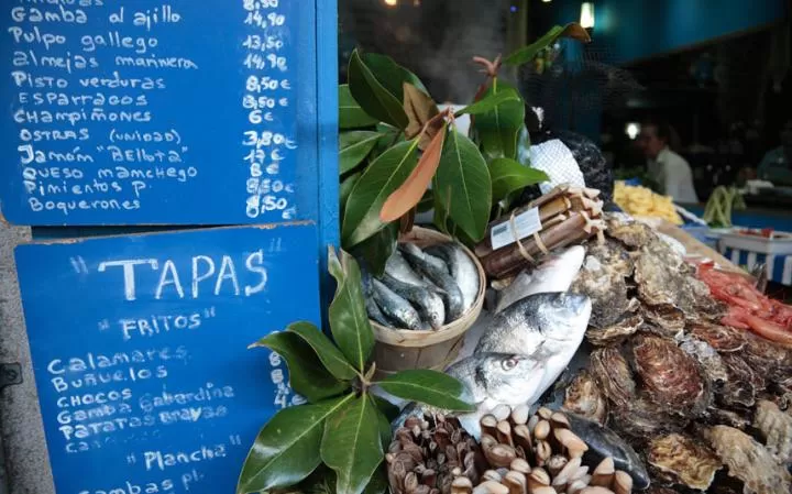 Photo of Barcelona, Spain by Le Voyageur