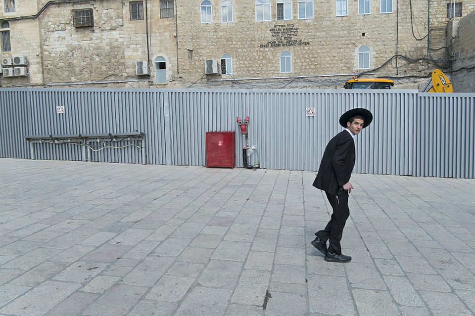 Photo of This Photographer Points His Camera The “Wrong Way” At The World's Most Iconic Spots 7/37 by Le Voyageur