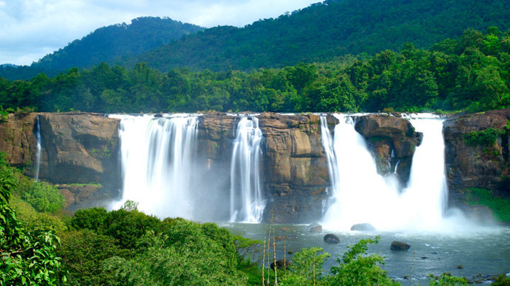 Photo of 12 Jaw-Dropping Waterfalls In India That Belong To A Magical World Of Their Own! 3/13 by Le Voyageur