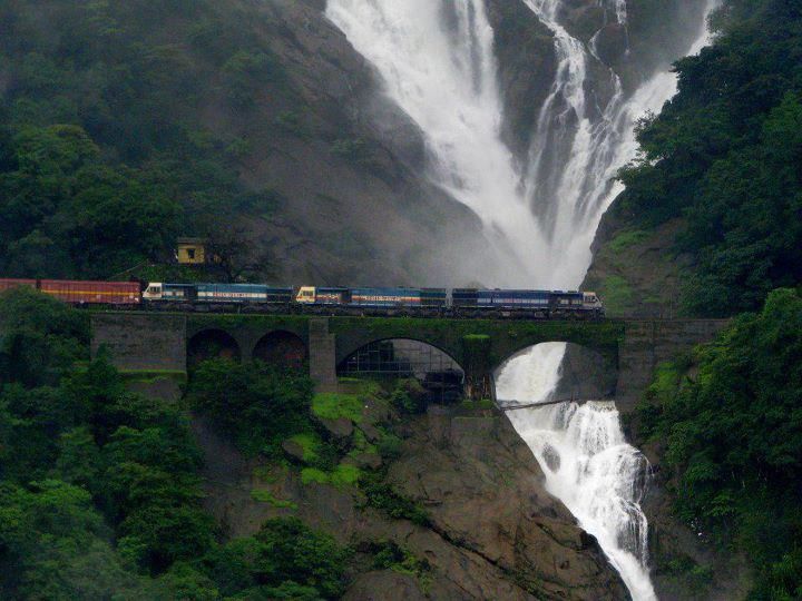 Photo of 12 Jaw-Dropping Waterfalls In India That Belong To A Magical World Of Their Own! 4/13 by Le Voyageur