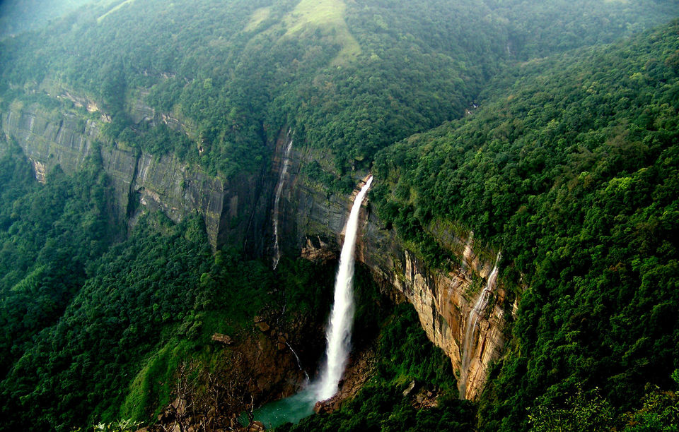 Photo of 12 Jaw-Dropping Waterfalls In India That Belong To A Magical World Of Their Own! 7/13 by Le Voyageur
