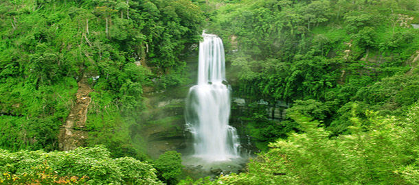 Photo of 12 Jaw-Dropping Waterfalls In India That Belong To A Magical World Of Their Own! 8/13 by Le Voyageur