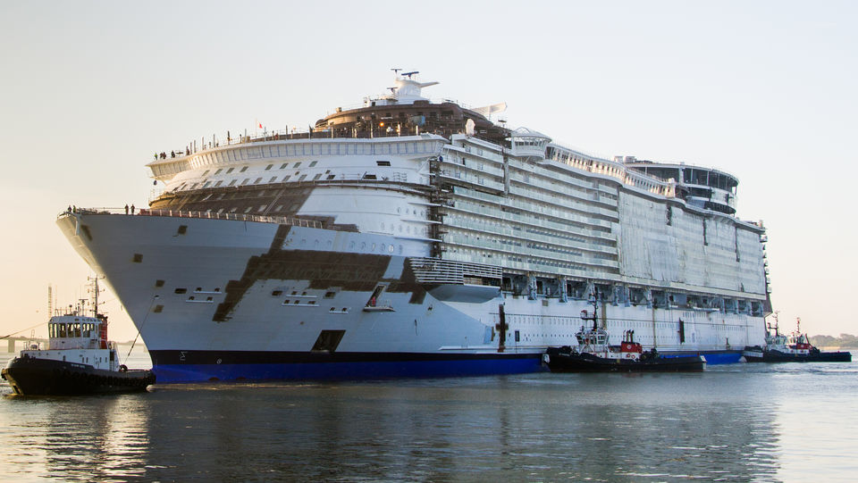 Photo of This Cruise Ship Is So Massive That People Need GPS To Navigate Their Way Through it! 1/9 by Le Voyageur