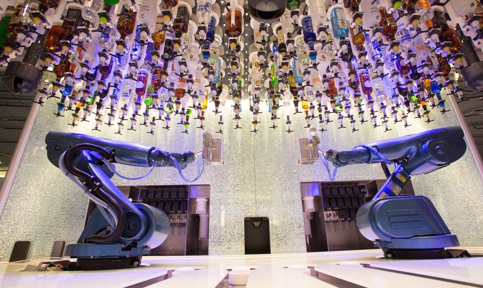 Photo of This Cruise Ship Is So Massive That People Need GPS To Navigate Their Way Through it! 5/9 by Le Voyageur