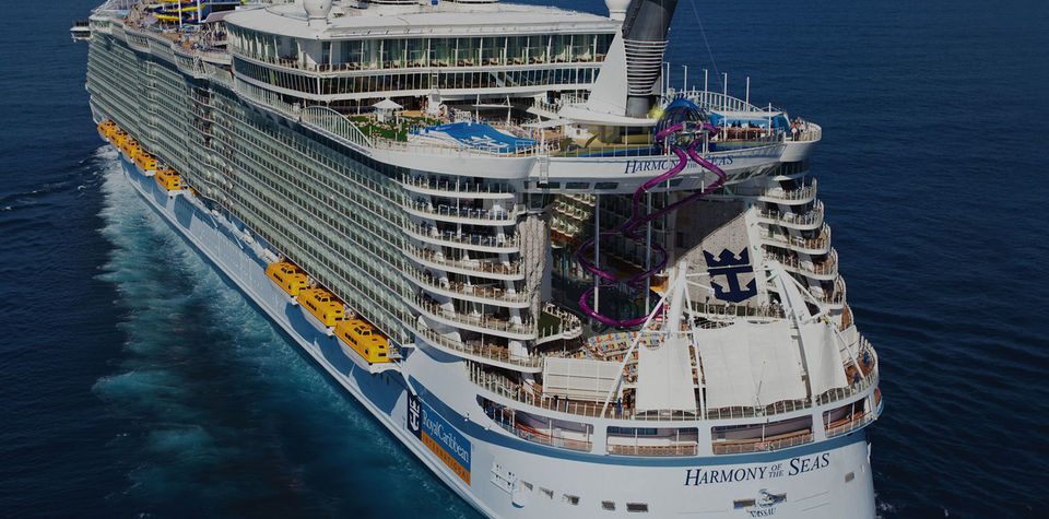 Photo of This Cruise Ship Is So Massive That People Need GPS To Navigate Their Way Through it! 2/9 by Le Voyageur