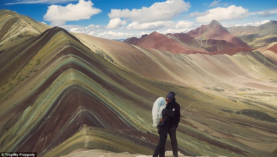 Photo of This Polish Couple Is Celebrating Their Marriage With A 200-Day Adventure! 9/25 by Le Voyageur