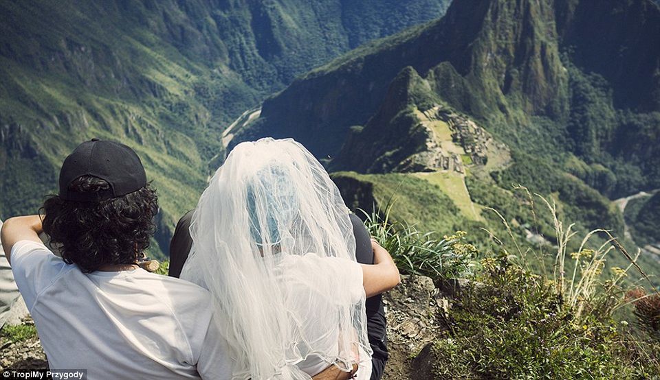 Photo of This Polish Couple Is Celebrating Their Marriage With A 200-Day Adventure! 11/25 by Le Voyageur