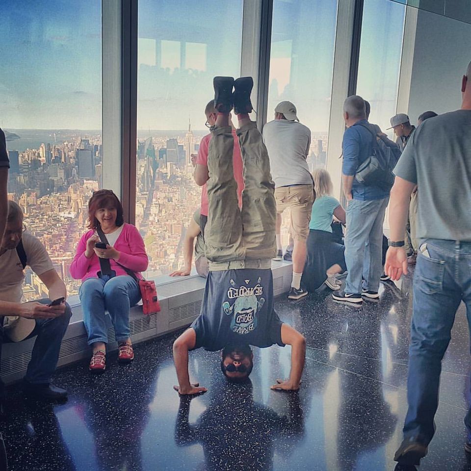 Photo of Meet The Guy Who Is Travelling The World Doing Headstands Everywhere And Living The Dream 4/8 by Le Voyageur