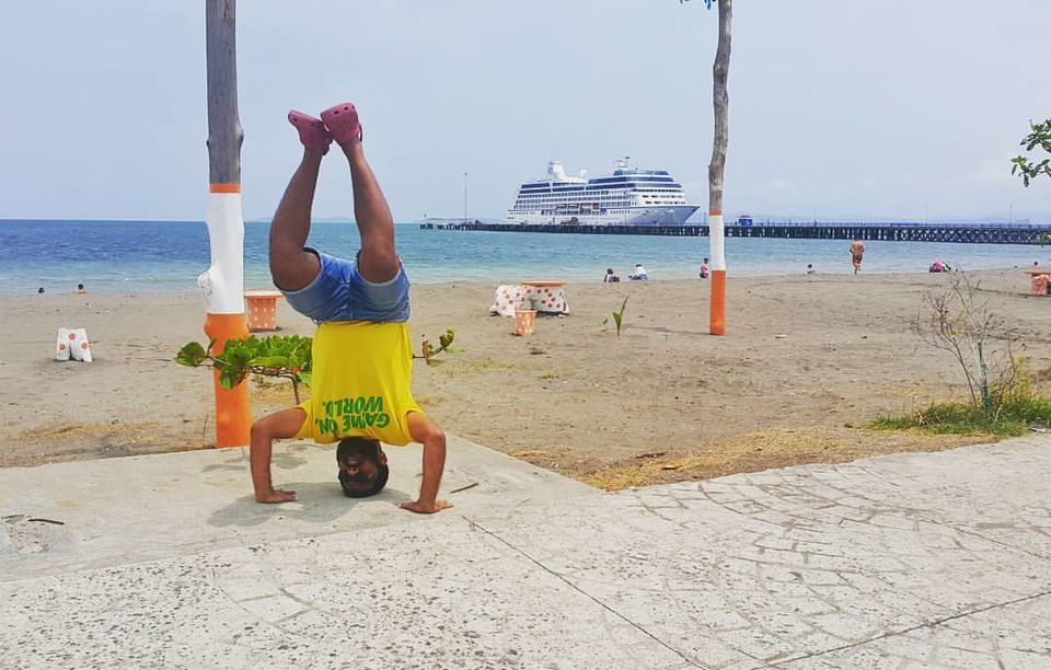 Photo of Meet The Guy Who Is Travelling The World Doing Headstands Everywhere And Living The Dream 6/8 by Le Voyageur