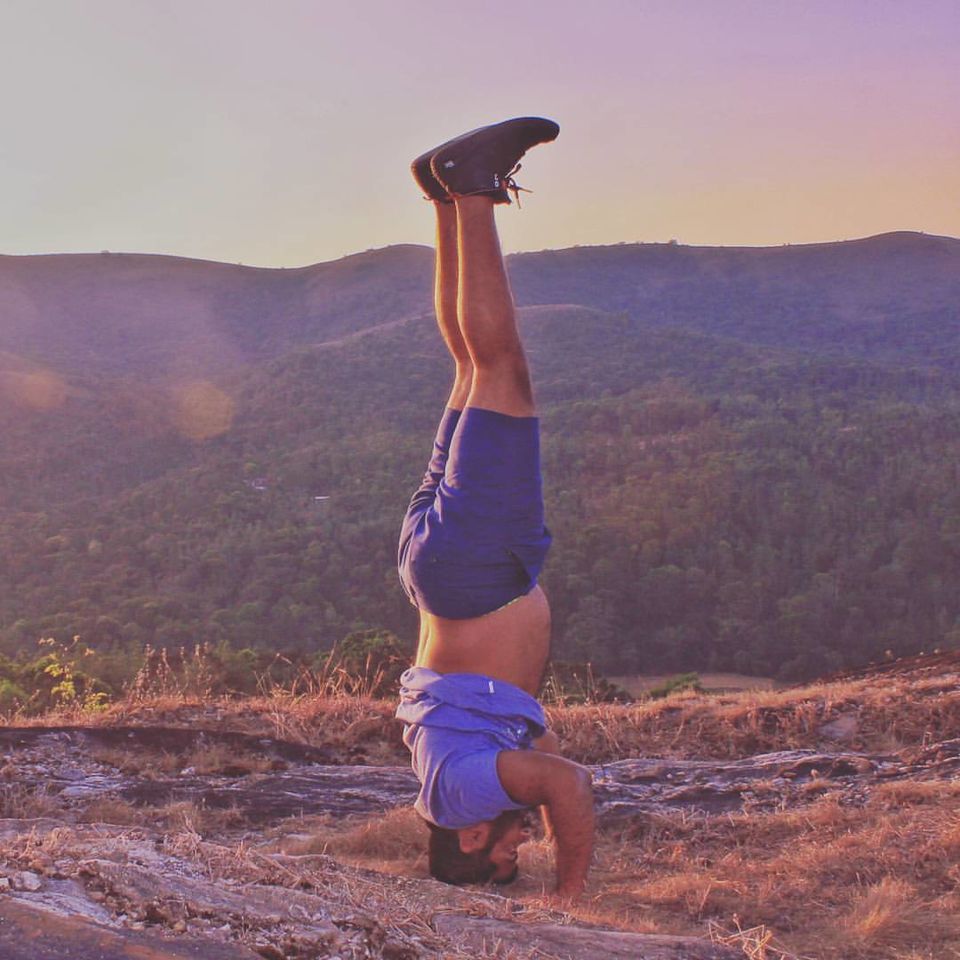 Photo of Meet The Guy Who Is Travelling The World Doing Headstands Everywhere And Living The Dream 2/8 by Le Voyageur