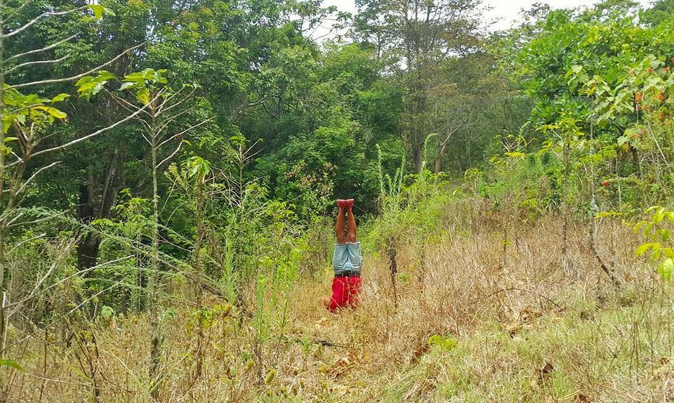 Photo of Meet The Guy Who Is Travelling The World Doing Headstands Everywhere And Living The Dream 8/8 by Le Voyageur
