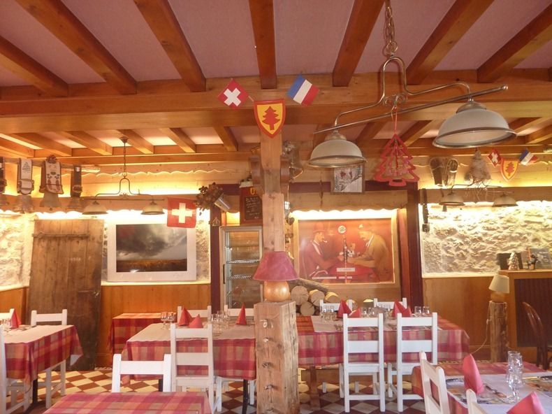 Photo of This Hotel Allows You To Stay In Switzerland & France At The Same Time 6/8 by Le Voyageur