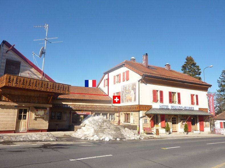 Photo of This Hotel Allows You To Stay In Switzerland & France At The Same Time 3/8 by Le Voyageur