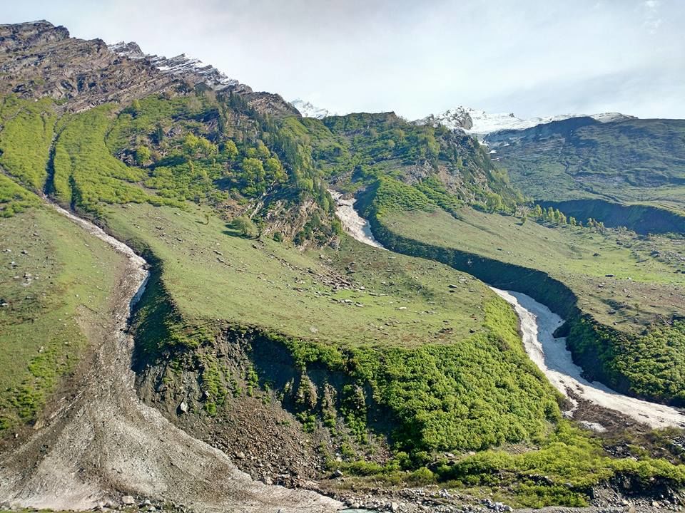 Photo of Everything you need to know about trekking to Beas Kund 2/9 by Travel Beings