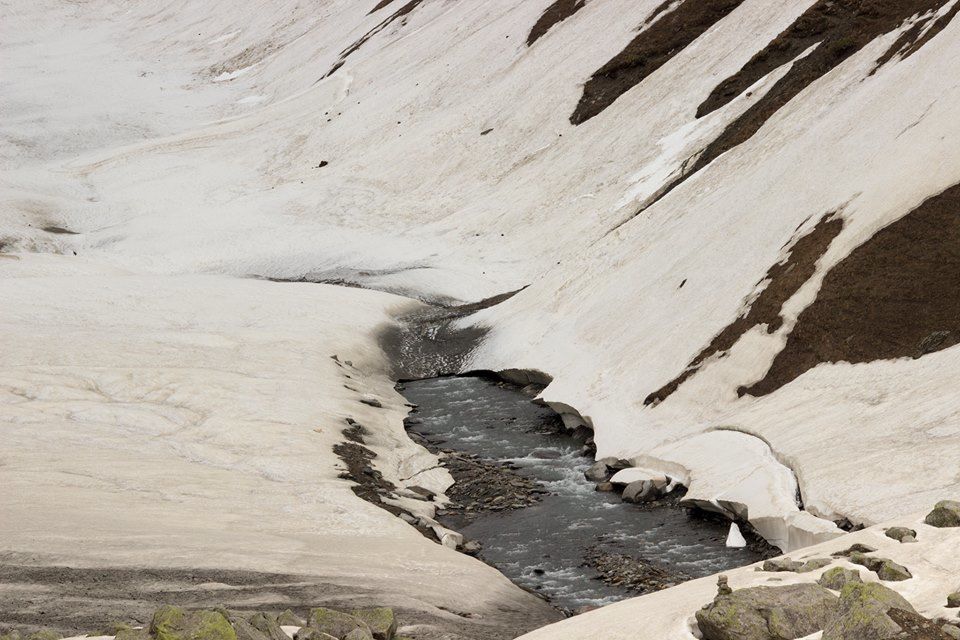 Photo of Everything you need to know about trekking to Beas Kund 9/9 by Travel Beings