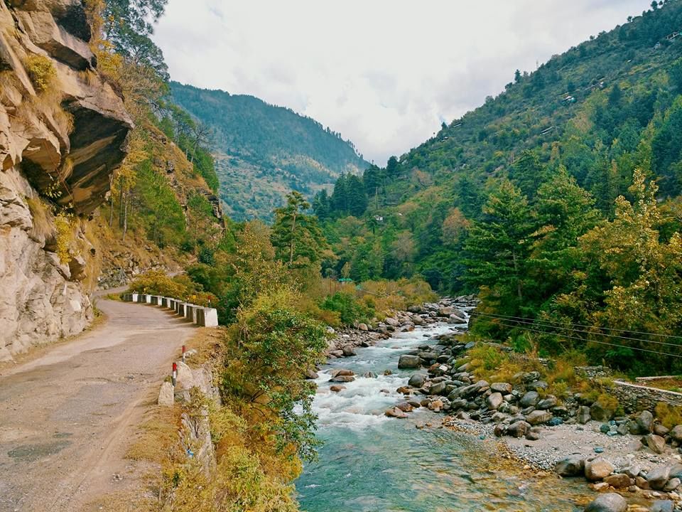 trek to tirthan valley