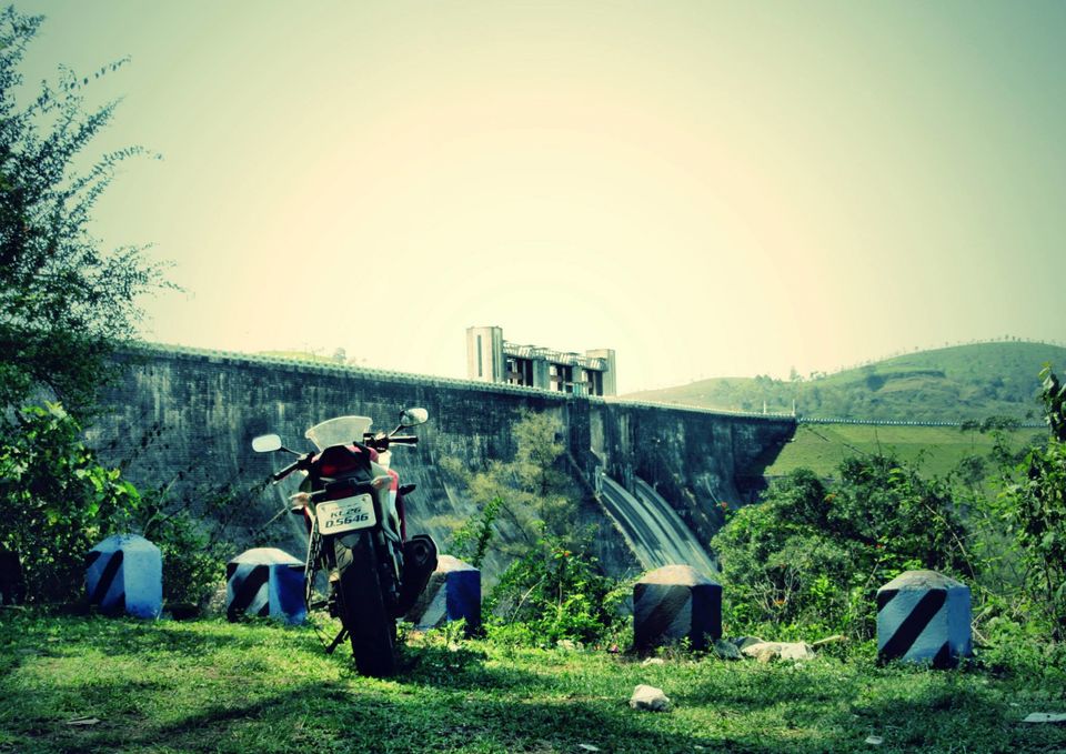 Photo of South India's best monsoon route : Valparai - Athirapally 6/8 by Roshan Alexander