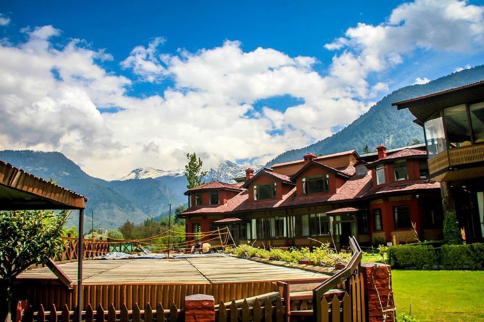 Photo of 10 Best Resorts in Kashmir You Need To Stay in For The Most Soulful Experience on Heaven on Earth 2/3 by Swati Singh