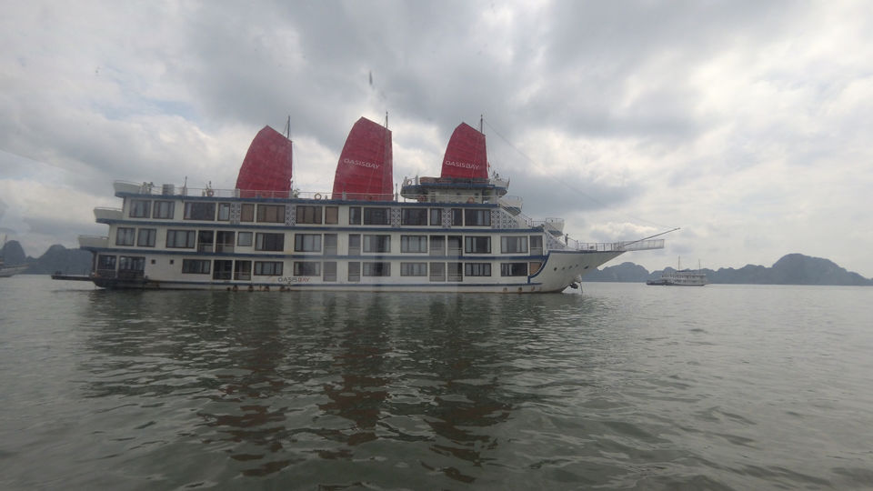 Photo of Halong Bay Vietnam, Bãi Cháy, Thành phố Hạ Long, Quảng Ninh, Vietnam by Amruta Gadgil