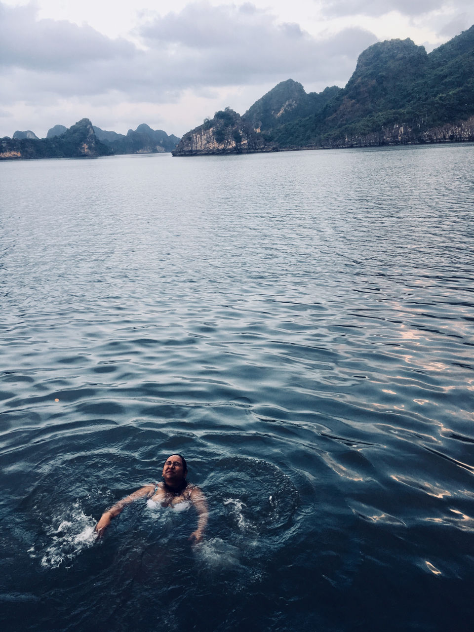 Photo of Halong Bay Vietnam, Bãi Cháy, Thành phố Hạ Long, Quảng Ninh, Vietnam by Amruta Gadgil