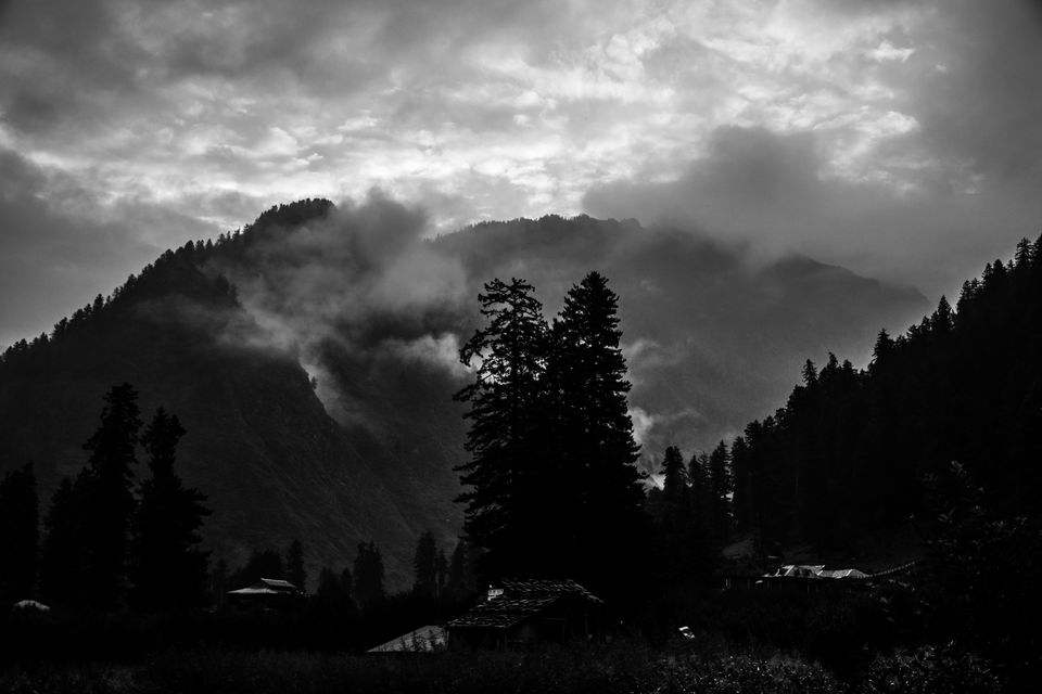 Photo of Kheerganga - Hike to heaven in Monsoon by Richa Gandhi