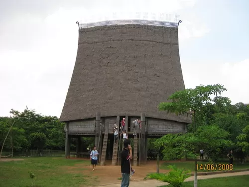 Photo of Ethnic Museum, Nguyễn Văn Huyên, Nghĩa Đô, Hanoi, Vietnam by Thien Anh