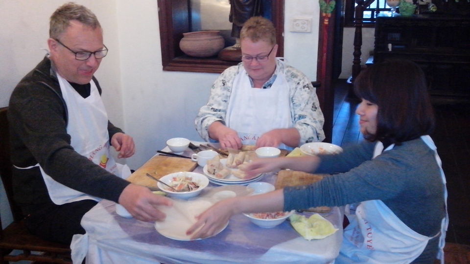 Photo of Bargain with the Locals and Cook the Food! 4/5 by Thien Anh