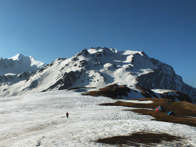 Photo of An Absolute Idiot's Guide to Sar Pass 1/16 by akshay tarfe