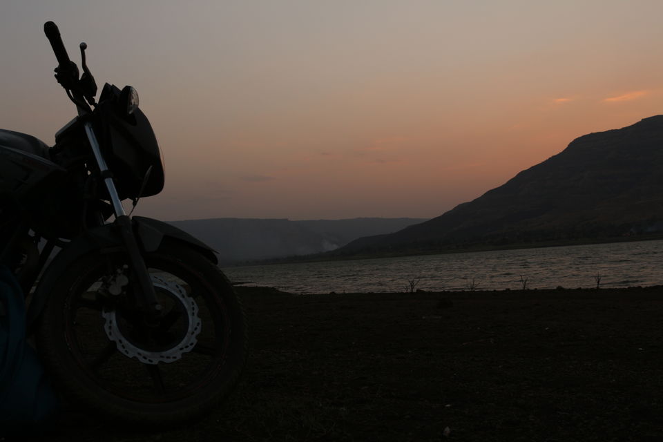 Photo of Dhom Lake 1/9 by Vivek Kumar