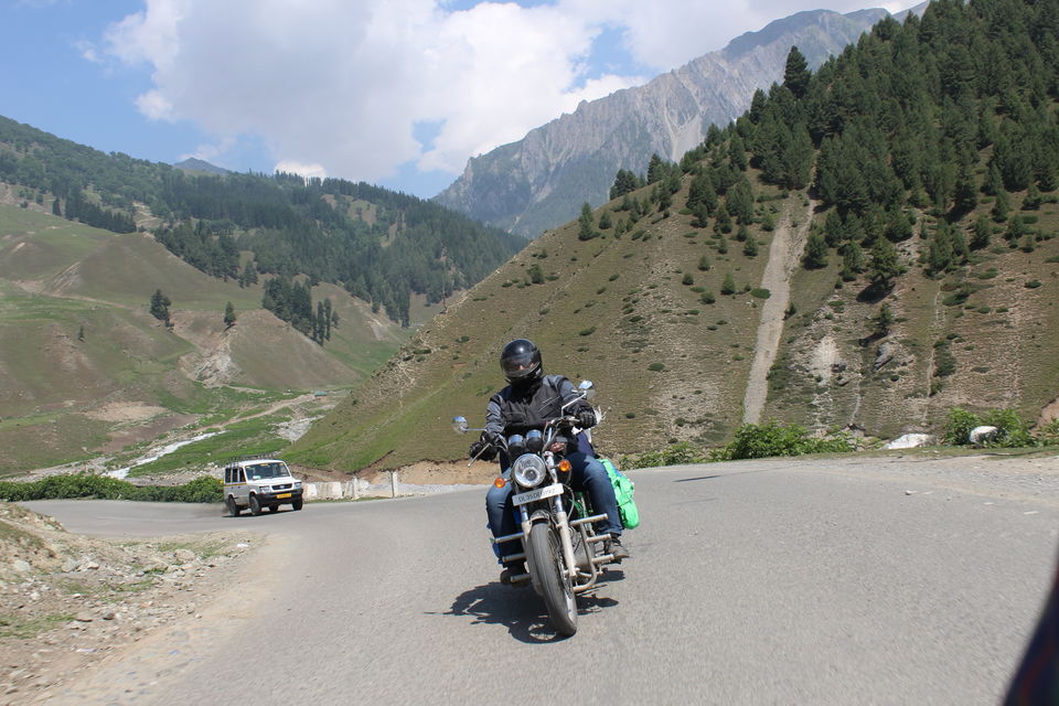 Photo of 1 Destination, 2 Bulls, 3 Freaky Travelers, 5 States, 13 Days, 3300 Kilometres: How we got Leh'd 10/26 by Yash Saxena