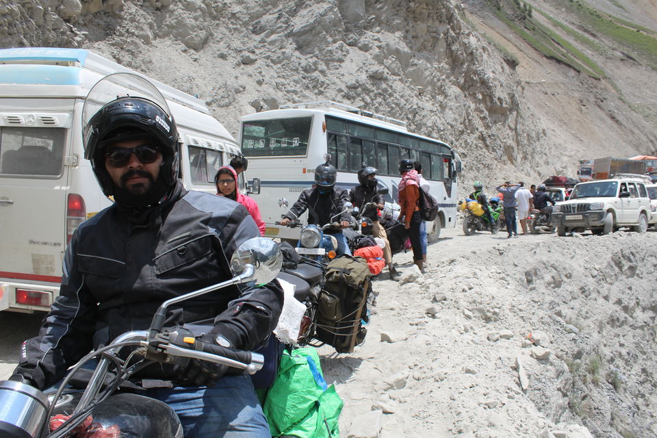 Photo of 1 Destination, 2 Bulls, 3 Freaky Travelers, 5 States, 13 Days, 3300 Kilometres: How we got Leh'd 12/26 by Yash Saxena