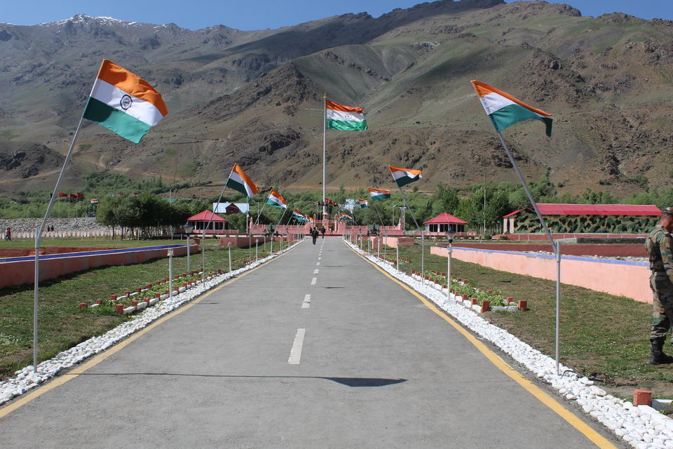 Photo of 1 Destination, 2 Bulls, 3 Freaky Travelers, 5 States, 13 Days, 3300 Kilometres: How we got Leh'd 16/26 by Yash Saxena