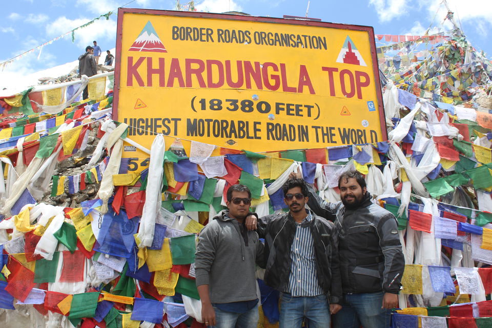 Photo of 1 Destination, 2 Bulls, 3 Freaky Travelers, 5 States, 13 Days, 3300 Kilometres: How we got Leh'd 23/26 by Yash Saxena