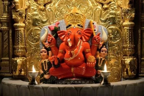 Photo of Siddhivinayak Temple, Prabhadevi, Mumbai, Maharashtra, India by Yash Saxena