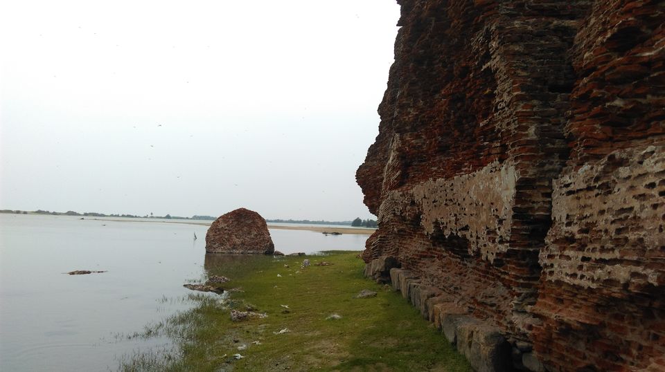 Photo of Fancy shooting and getting shot in the backdrop of a dilapidated fort and blue, tranquil backwaters? by Oscar Lawrence