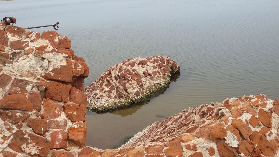 Photo of Alamparai Fort, Edaikazhinadu, Tamil Nadu, India by Oscar Lawrence