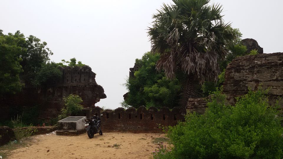 Photo of Alamparai Fort, Edaikazhinadu, Tamil Nadu, India by Oscar Lawrence