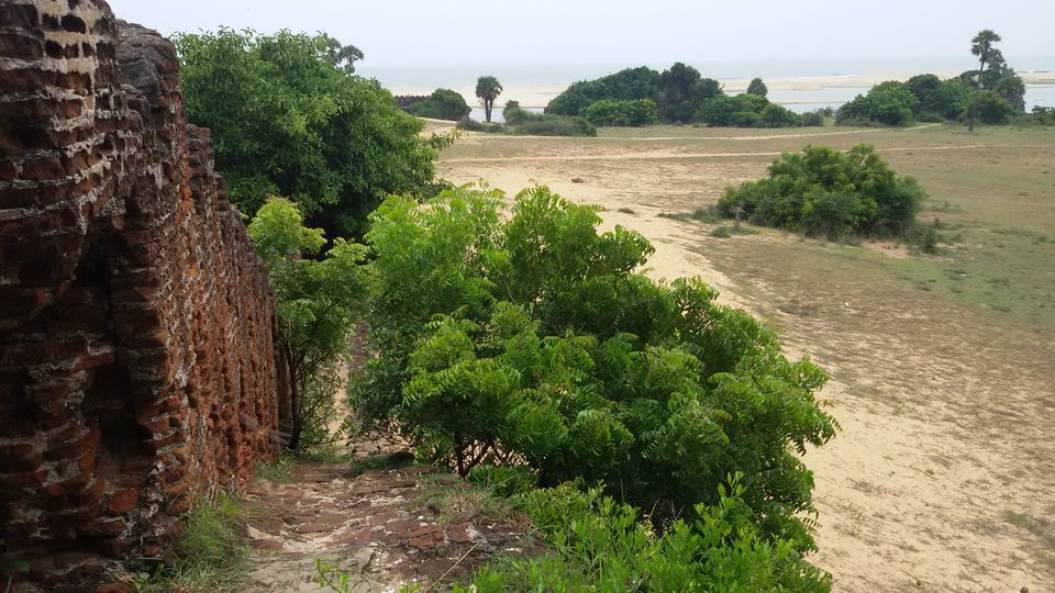 Photo of Alamparai Fort, Edaikazhinadu, Tamil Nadu, India by Oscar Lawrence