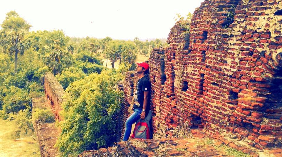 Photo of Alamparai Fort, Edaikazhinadu, Tamil Nadu, India by Oscar Lawrence