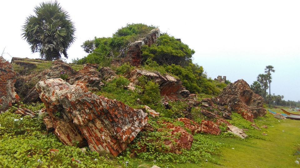 Photo of Fancy shooting and getting shot in the backdrop of a dilapidated fort and blue, tranquil backwaters? by Oscar Lawrence