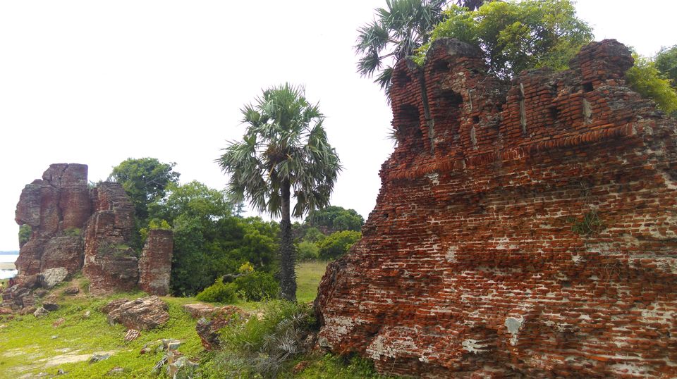 Photo of Alamparai Fort, Edaikazhinadu, Tamil Nadu, India by Oscar Lawrence