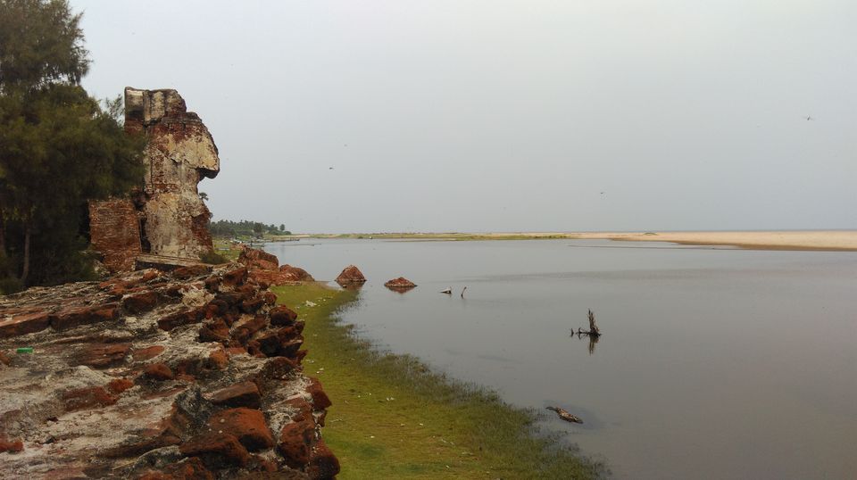 Photo of Alamparai Fort, Edaikazhinadu, Tamil Nadu, India by Oscar Lawrence