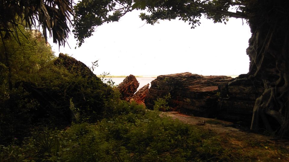 Photo of Alamparai Fort, Edaikazhinadu, Tamil Nadu, India by Oscar Lawrence