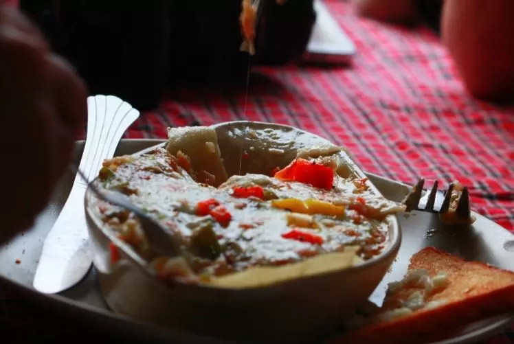 Photo of Everest Kitchen, 1171/75, Main Bazar, Above Hotel Lord Krishna Roof Top (6 Tooti Chowk), Paharganj, Delhi 110055, India by Snigdha Singh