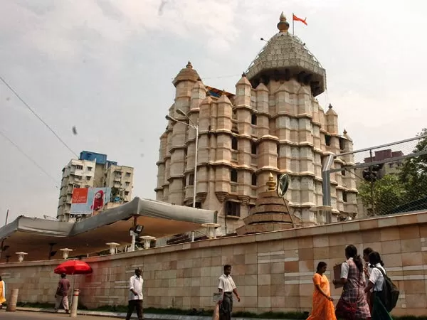 Photo of Siddhivinayak Mandir, Mumbai, Maharashtra, India by Dipti Goyal