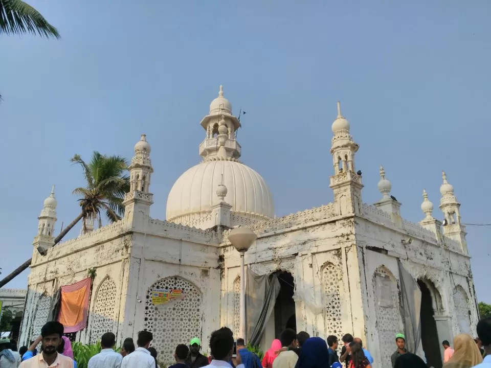 Photo of Haji Ali, Mumbai, Maharashtra, India by Dipti Goyal