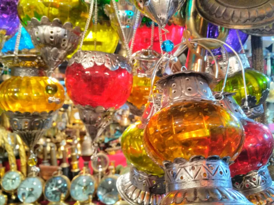 Photo of Colaba Market, Mumbai, Maharashtra, India by Dipti Goyal